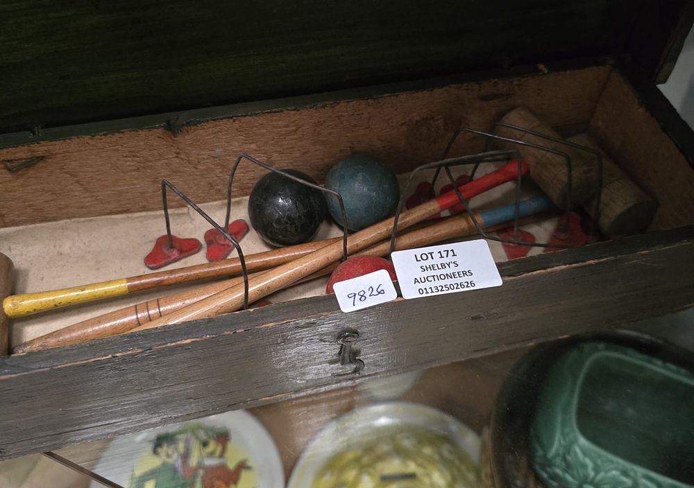 Lot 171: 1 X VINTAGE SMALL MINI TABLE CROQUET GAME