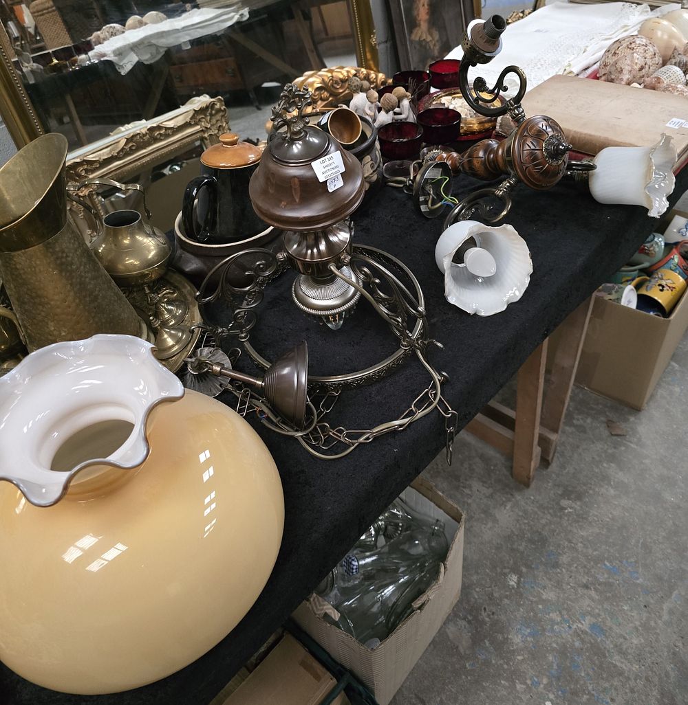 Lot 185: 2 X LIGHT FITTINGS WITH GLASS SHADES