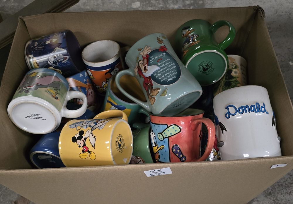 Lot 189: 1 X BOX CONTAINING WALT DISNEY CUPS