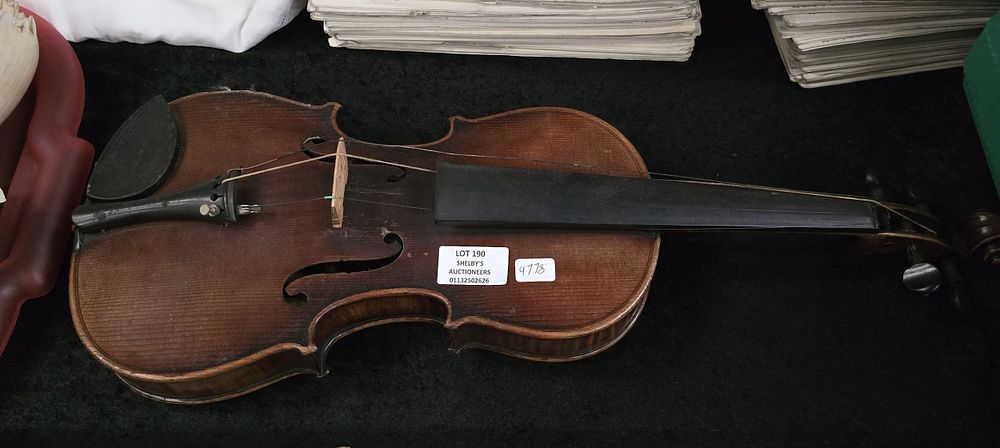 Lot 190: 1 X CHILDS VIOLIN IN NEED OF SOME...