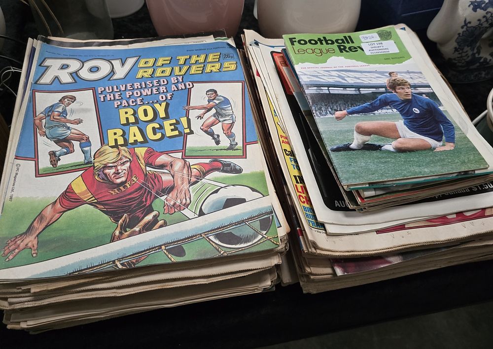 Lot 198: SELECTION OF VARIOUS FOOTBAL MAGAZINES ROY ETC