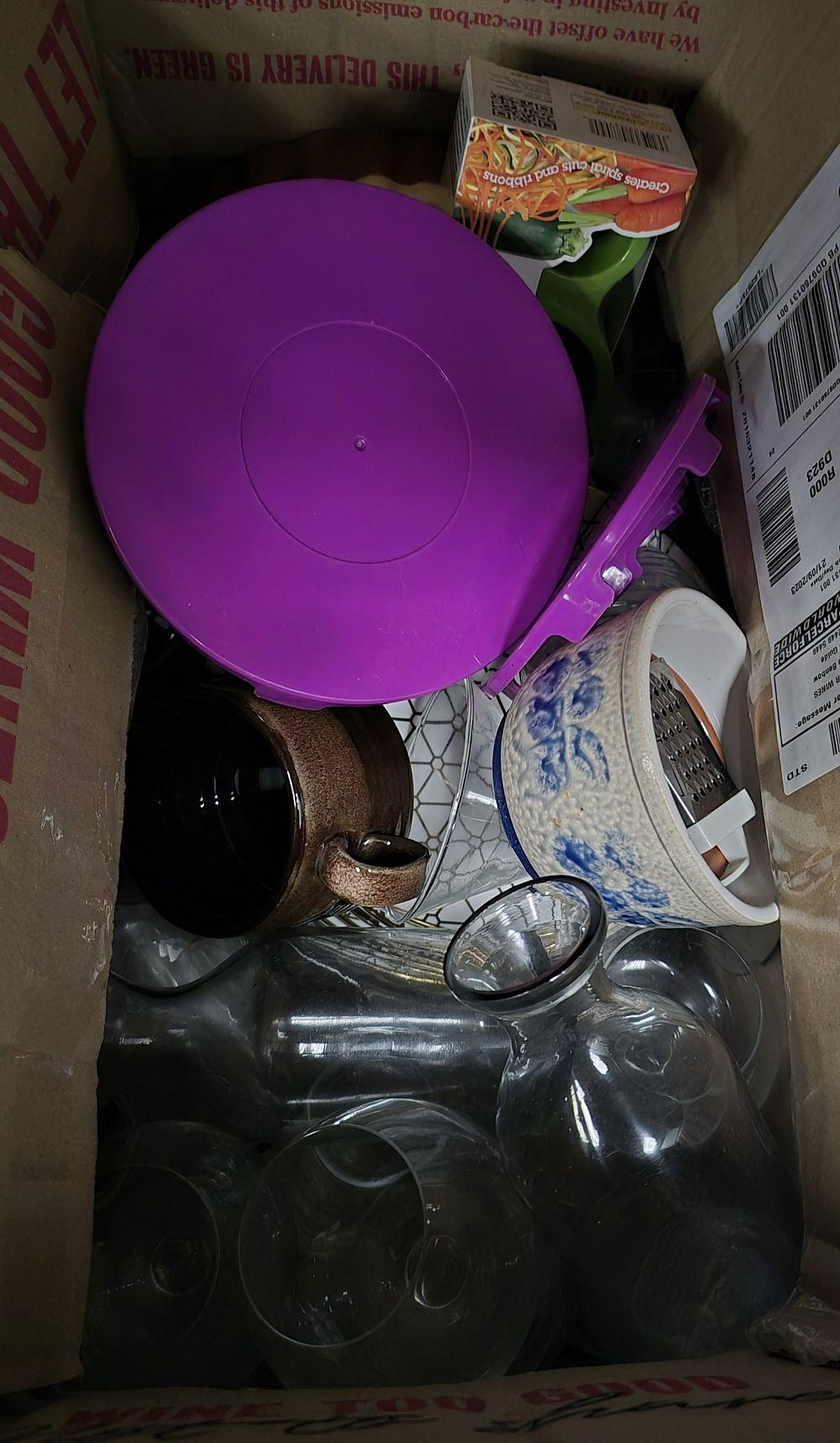 Lot 209: 1 X BOX CONTAINING GLASS WARE KITCHEN ITEMS