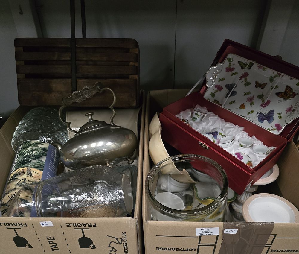 Lot 218: 2 X BOXES CONTAINING LITCHEN WARE ITEMS POTTERY...