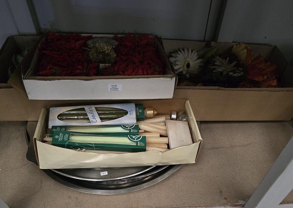 Lot 221: SELECTION OF ARIFICILA FLOWERSWITH CANDLES ETC