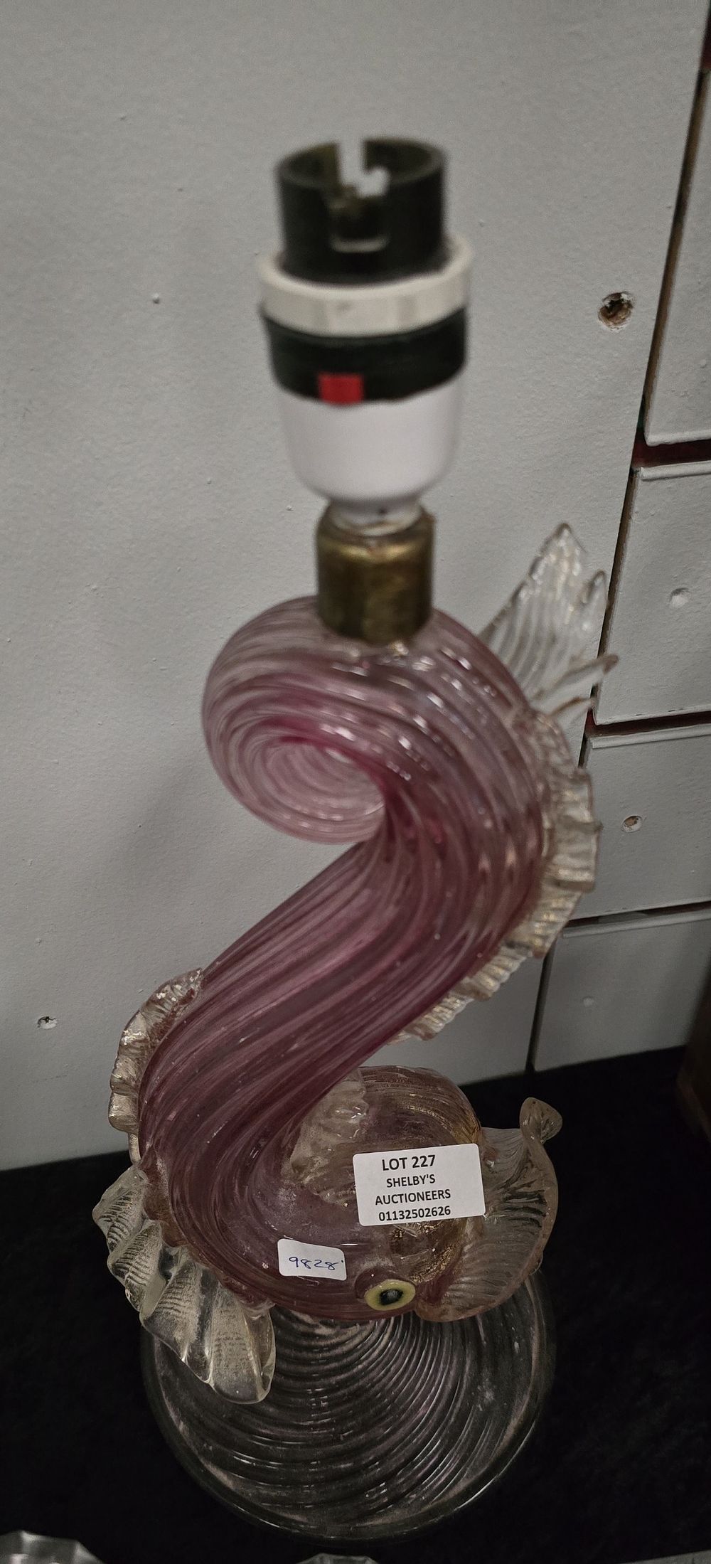 Lot 227: 1 X 1960 GLASS FISH LAMP