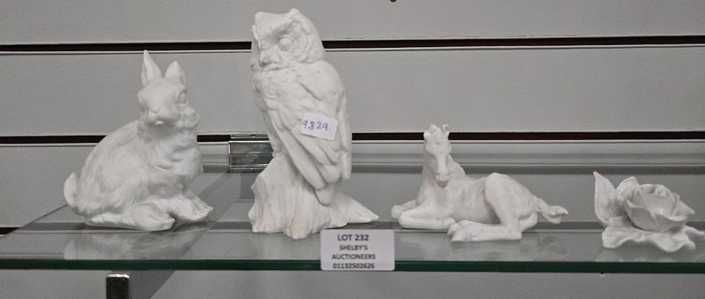 Lot 232: 4 X VARIOUS PIECES OF KAISER POTTERY WARE...