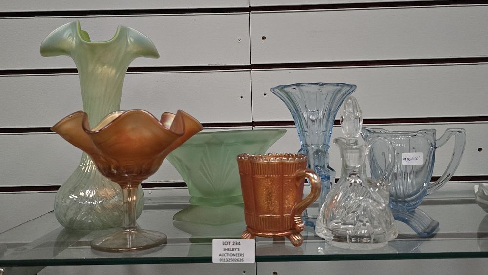 Lot 234: SELECTION OF VARIOUS AGE GLASS WARE ITEMS