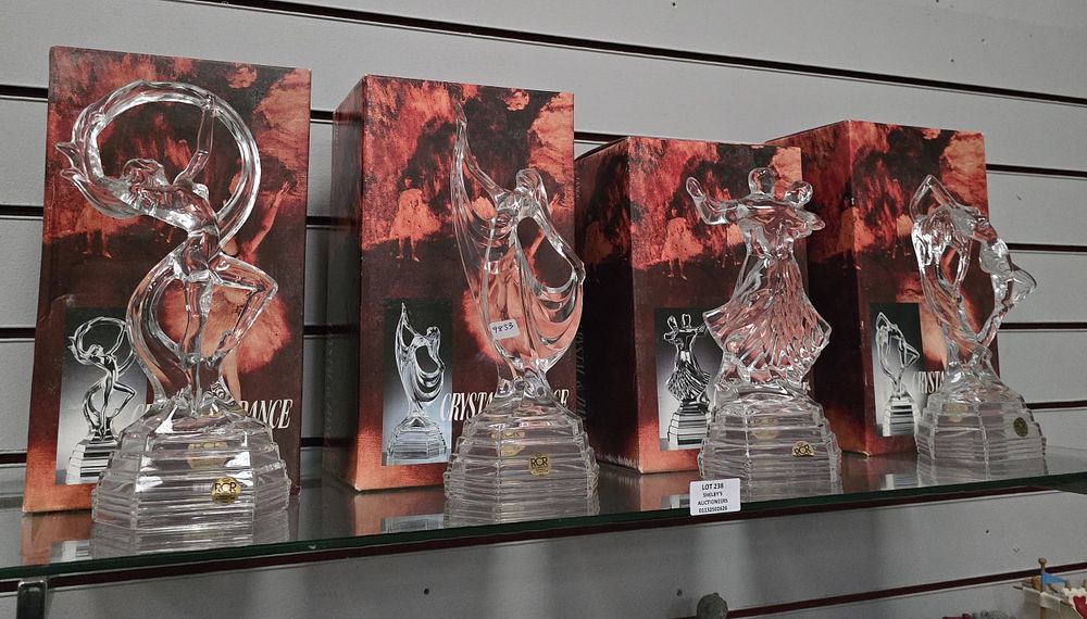 Lot 238: 4 X VARIOUS BOXED RCR CRYSTAL AND DANCE...