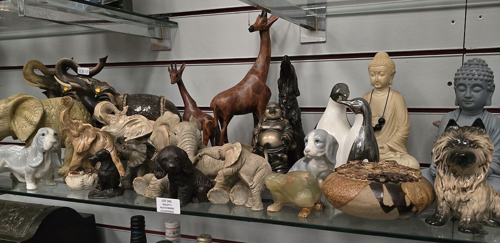 Lot 241: LARGE AMOUNT OF VARIOUS MAKER ANIMAL FIGURES ELEPHANTS...
