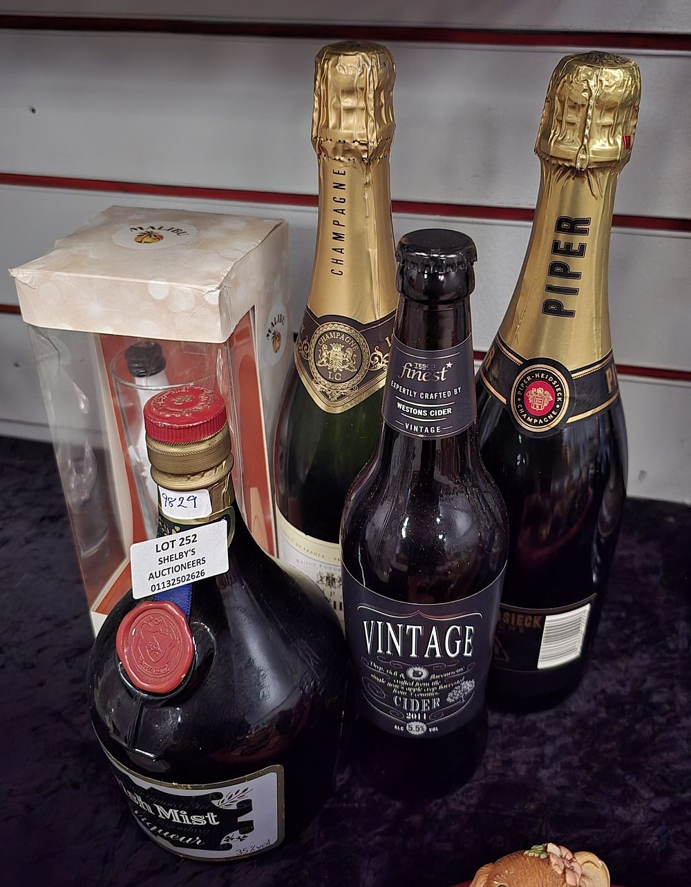 Lot 252: 5 X VARIOUS BOTTLES OF ALCOHOL MALIBU VINTAGE...