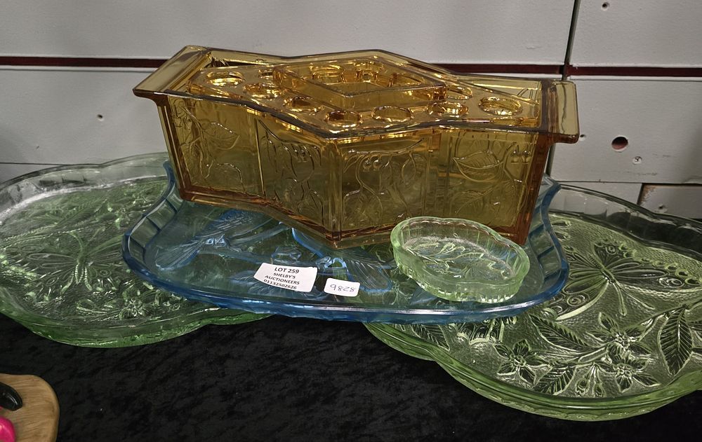 Lot 259: SELECTION OF DECO DRESSING TABLE GLASS TRAYS