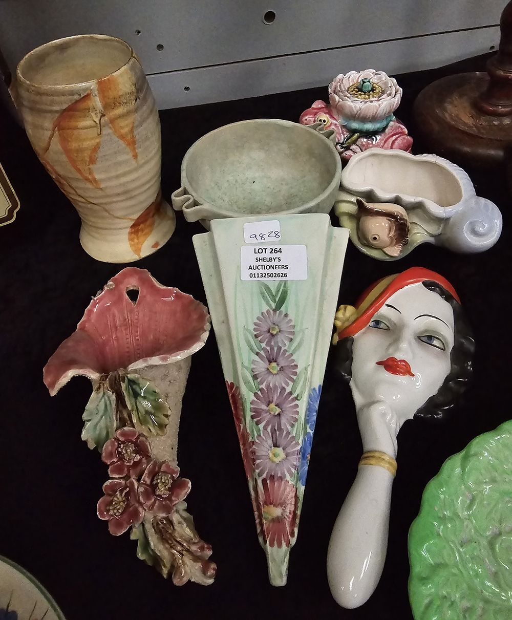 Lot 264: SELECTION OF POTTERY WARE ITEMS INCLUDING CLARICE CLIFF...