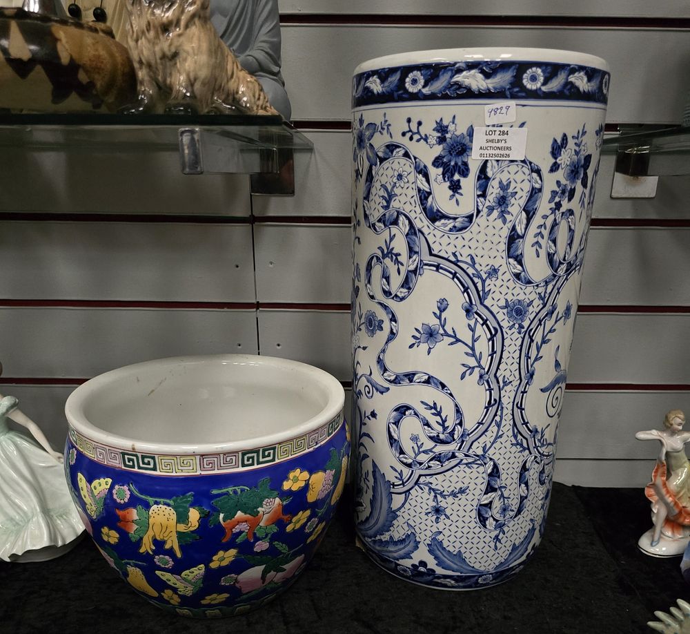 Lot 284: 1 X ORIENTAL UMBRELLA STAND WITH ORIENTAL PLANT...