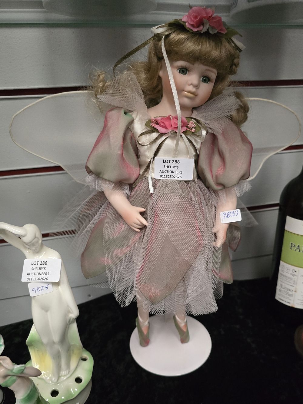 Lot 288: 1 X LARGE FAIRY PORCELAIN DOLL FIGURINE LEONARDO...