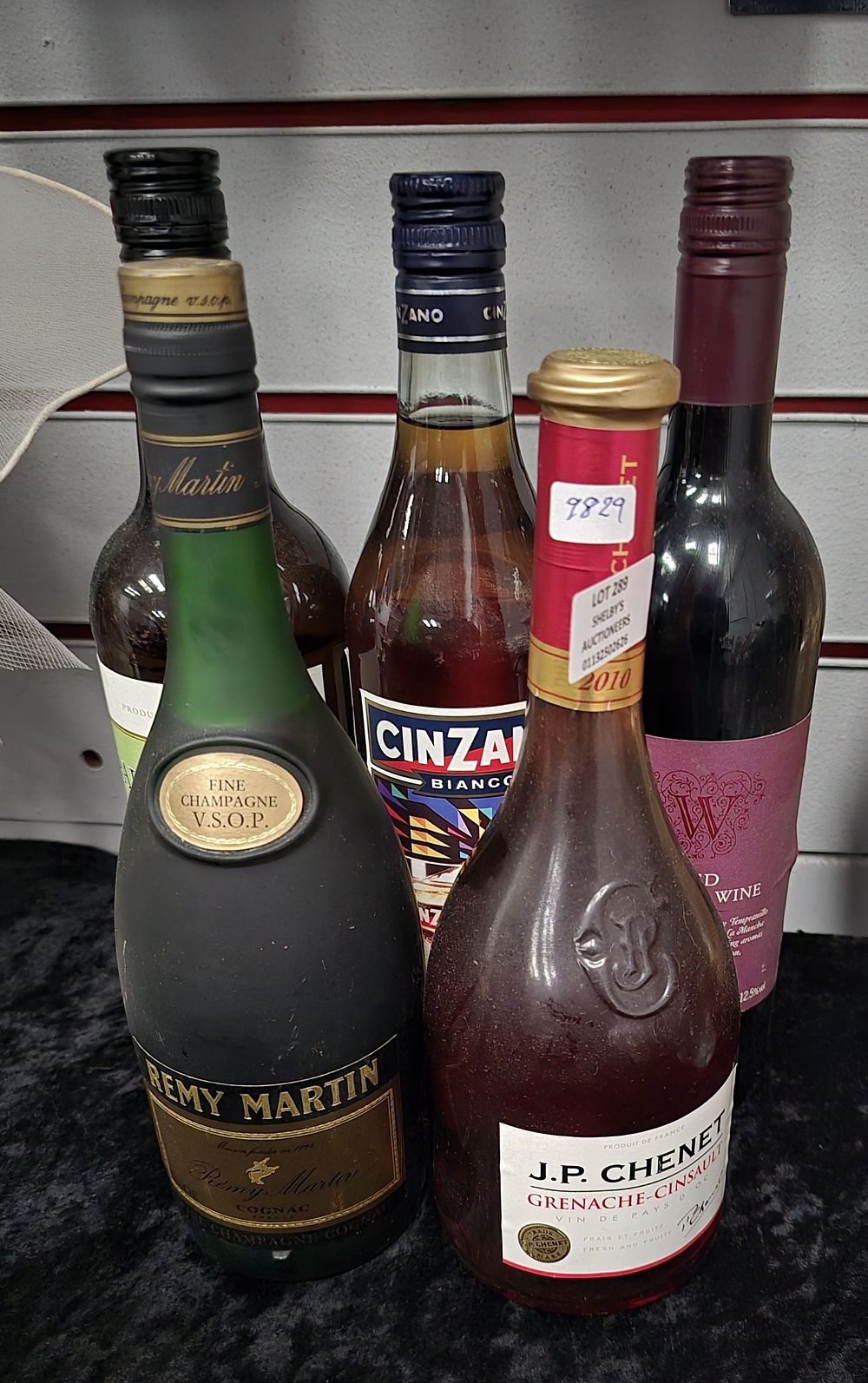 Lot 289: 5 X VARIOUS BOTTLES OF ALCOHOL RED WINE...