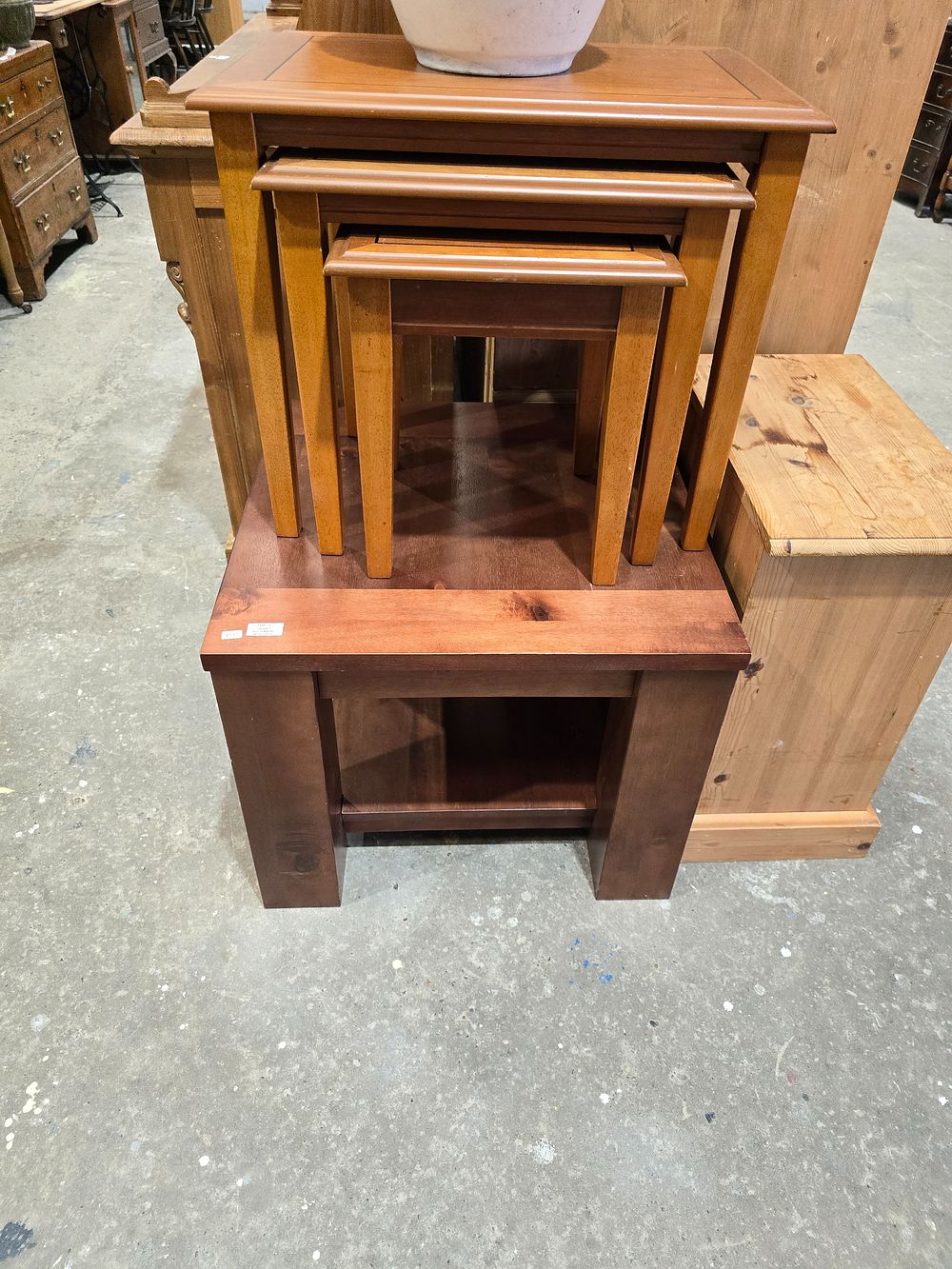 Lot 51: 1 X SIDE TABLE WITH NEST OF TABLES