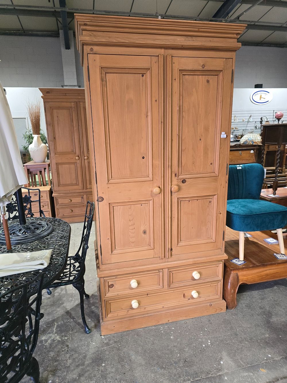 Lot 75: 1 X LARGE DOUBLE 2 DRAWER PINE WARDROBE