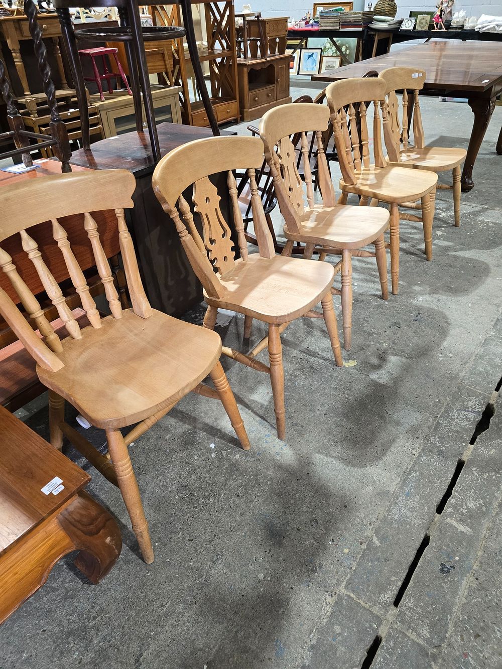 Lot 78: 5 X PINE FARMHOUSE CHAIRS