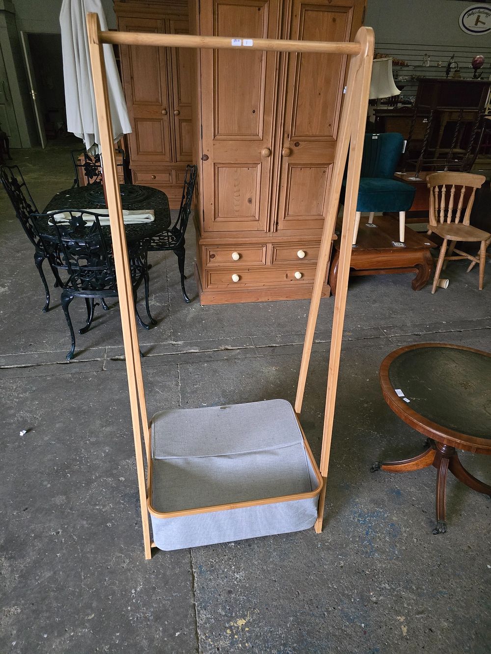 Lot 80A: 1 X WOODEN CLOTHING RAIL WITH STORAGE BOX...
