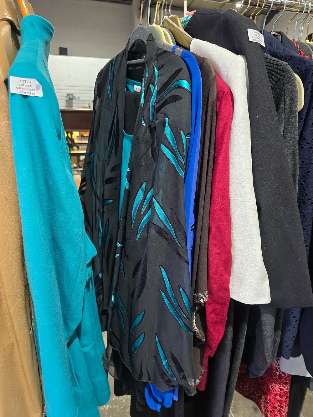 Lot 83: SELECTION OF LADIES CLOTHING WARE ITEMS SIZE 18/20