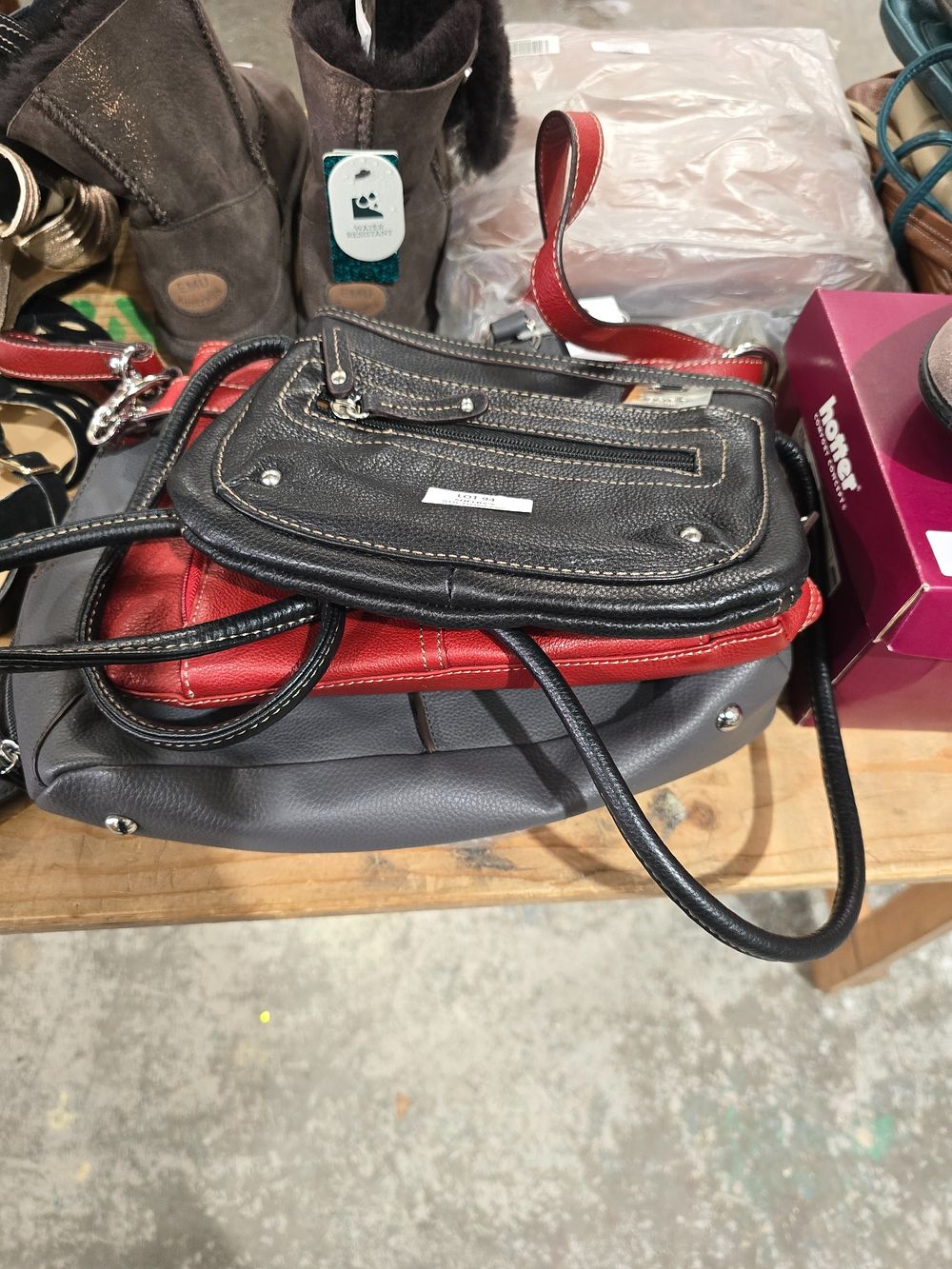 Lot 94: 3 X TIGNANELLO NEW LEATHER LADIES HANDBAGS
