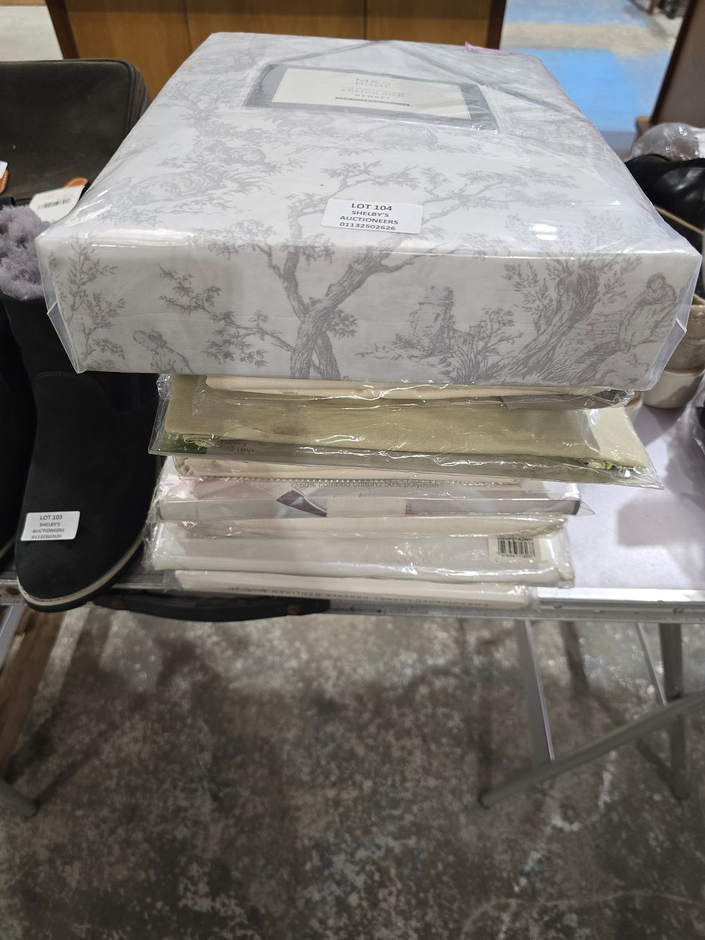 Lot 104: SELECTION OF DOUBLE BED SIZE SHEETS DUVETS COVERS...
