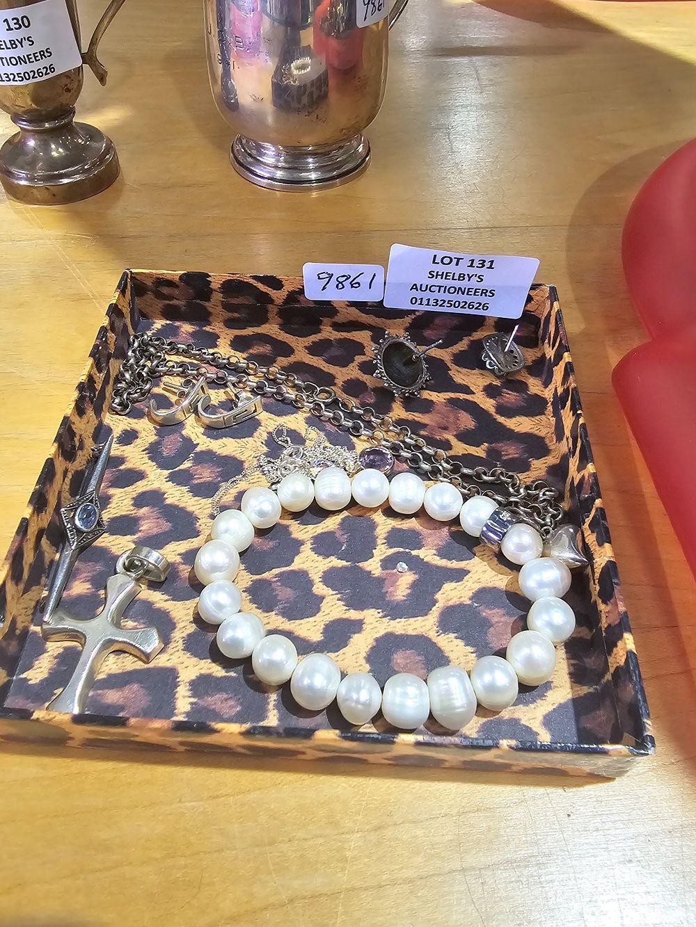 Lot 131: SELECTION OF SILVER JEWELLERY WARE ITEMS NECKLACES PENDANTS...