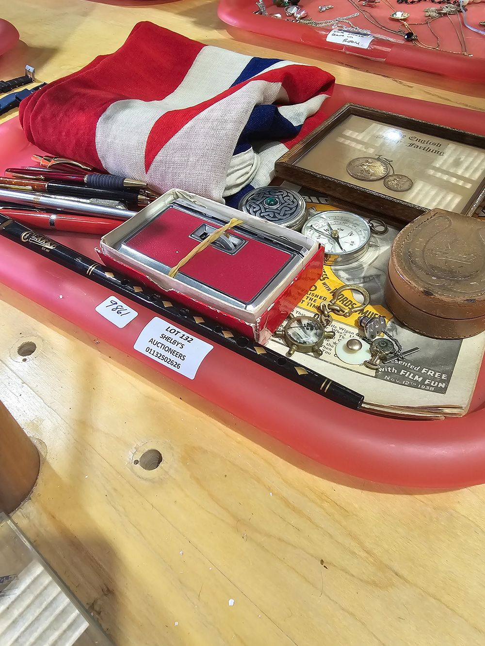 Lot 132: 1 X TRAY CONTAINING VINTAGE UNION JACK WITH...