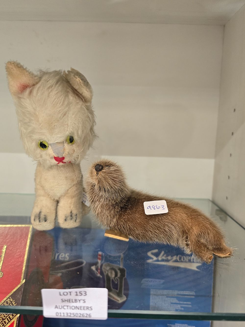 Lot 153: 1 X VINTAGE MOHAIR CAT FIGURE WITH OTTER