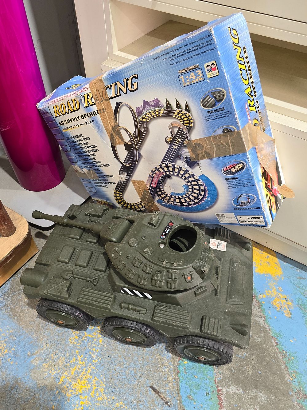Lot 159: 1 X VINTAGE PLASTIC TOY TANK WITH ROAD...