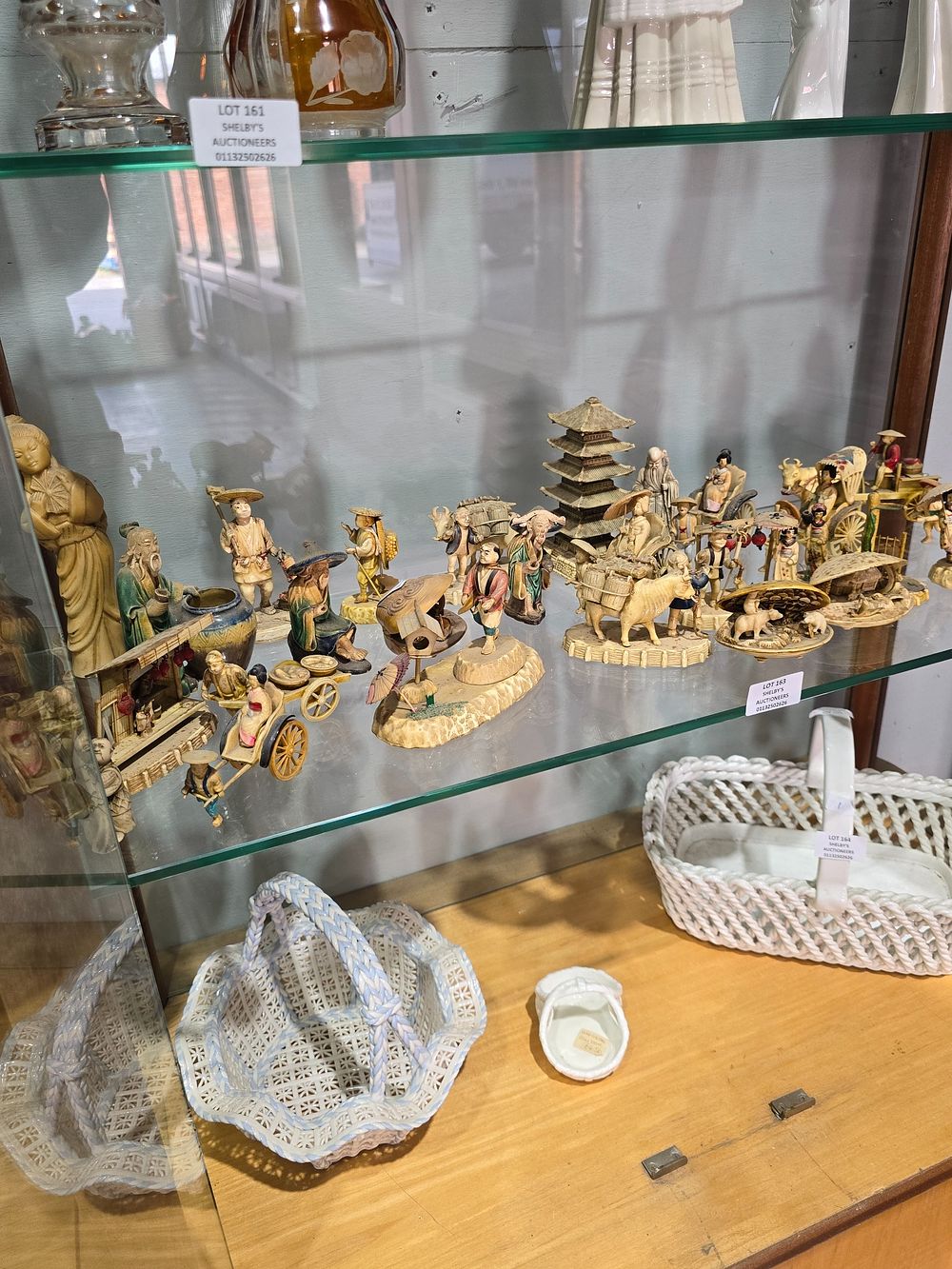 Lot 163: SELECTION OF VARIOUS ORIENTAL FIGURES ETC