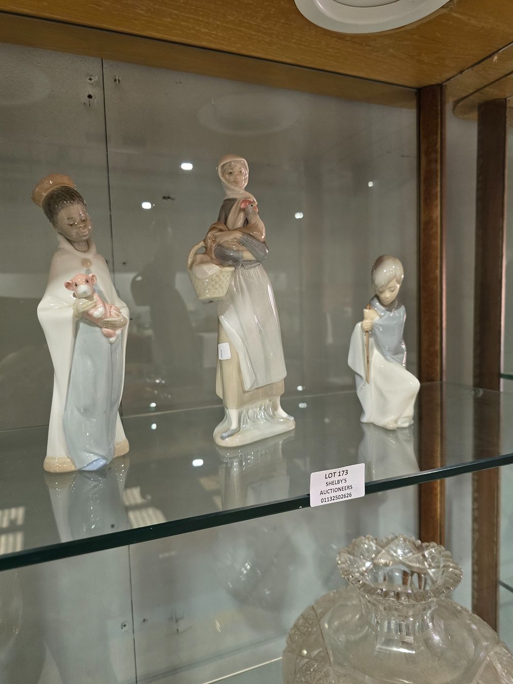 Lot 173: 3 X VARIOUS LLADRO FIGURINES