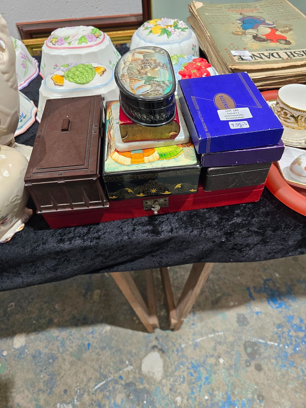 Lot 181: SELECTION OF VARIOUS CARD GAMES DOMINOES ETC