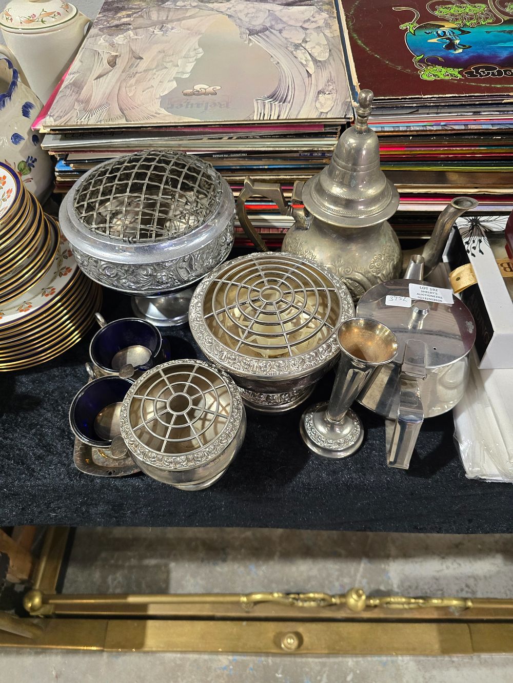 Lot 192: SELECTION OF SILVER PLATED WARE ITEMS