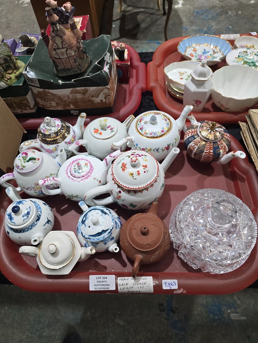 Lot 204: SELECTION OF VICTORIA AND ALBERT MUSEUM MINITURE TEA...