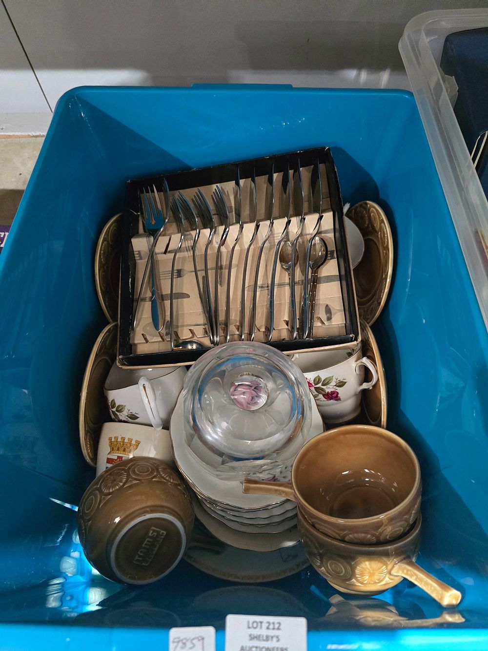 Lot 212: 1 X BOX CONTAINING PART TEA SERVICES WITH...