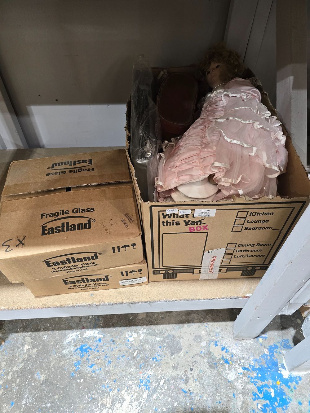 Lot 220: 1 X BOX CONTAINING POTTERY WARE GLASS WARE...