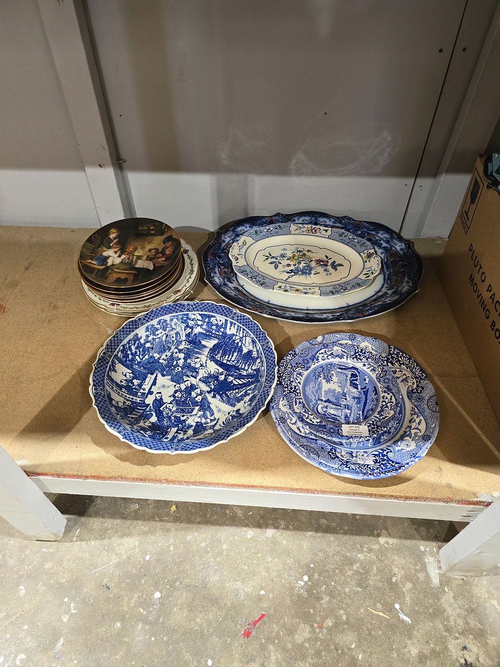Lot 223: SELECTION OF POTTERY WARE PLATES INCLUDING SPODE AND...