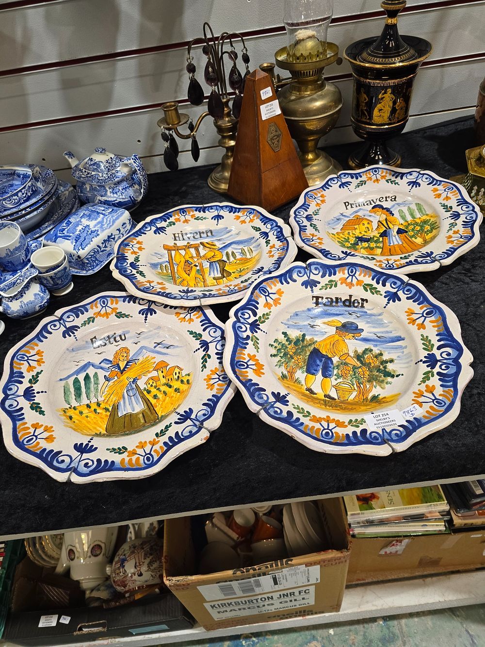 Lot 254: 4 X VARIOUS VINTAGE ITALIAN POTTERY PLATES