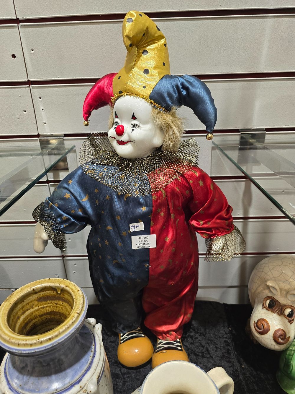 Lot 260: 1 X LARGE PORCELAIN JESTER FIGURINE