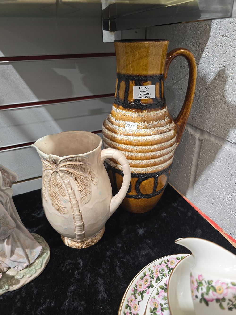 Lot 271: 1 X LARGE BESWICK WATER JUG WITH WEST...