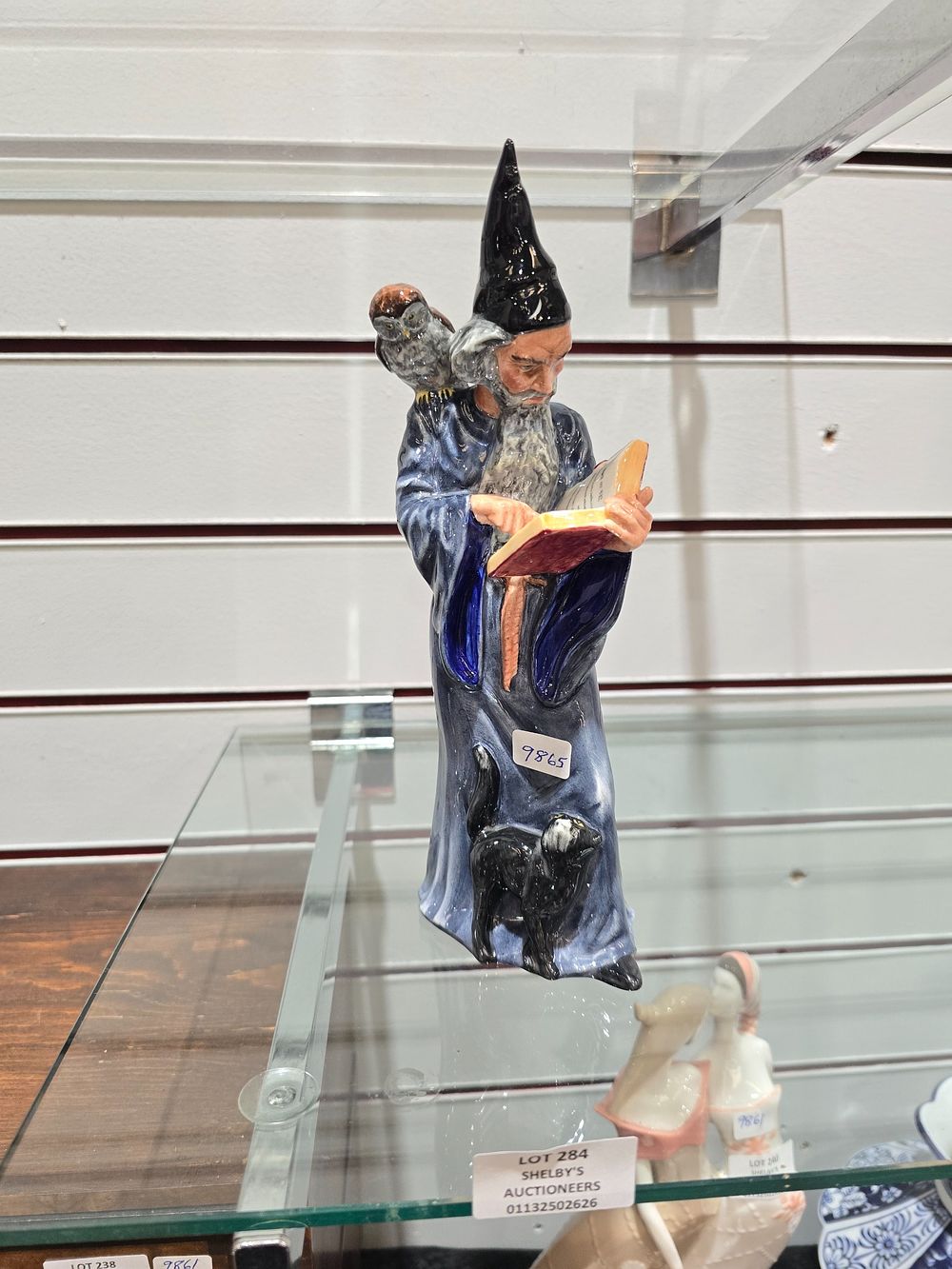 Lot 284: 1 X ROYAL DOULTON THE WIXARD FIGURINE