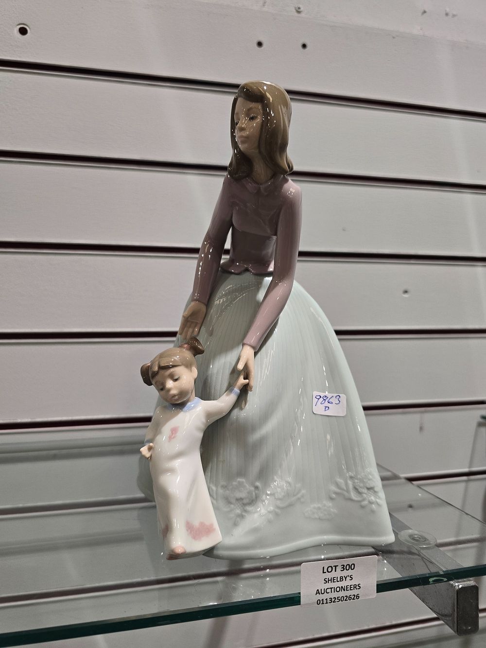 Lot 300: 1 X NAO BY LLADRO FIGURINE CHILDS FIRST...
