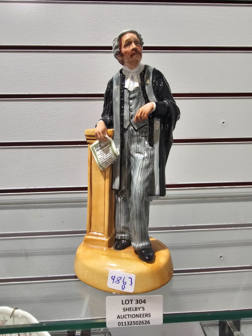 Lot 304: 1 X ROYL DOULTON THE LAWYER FIGURINE