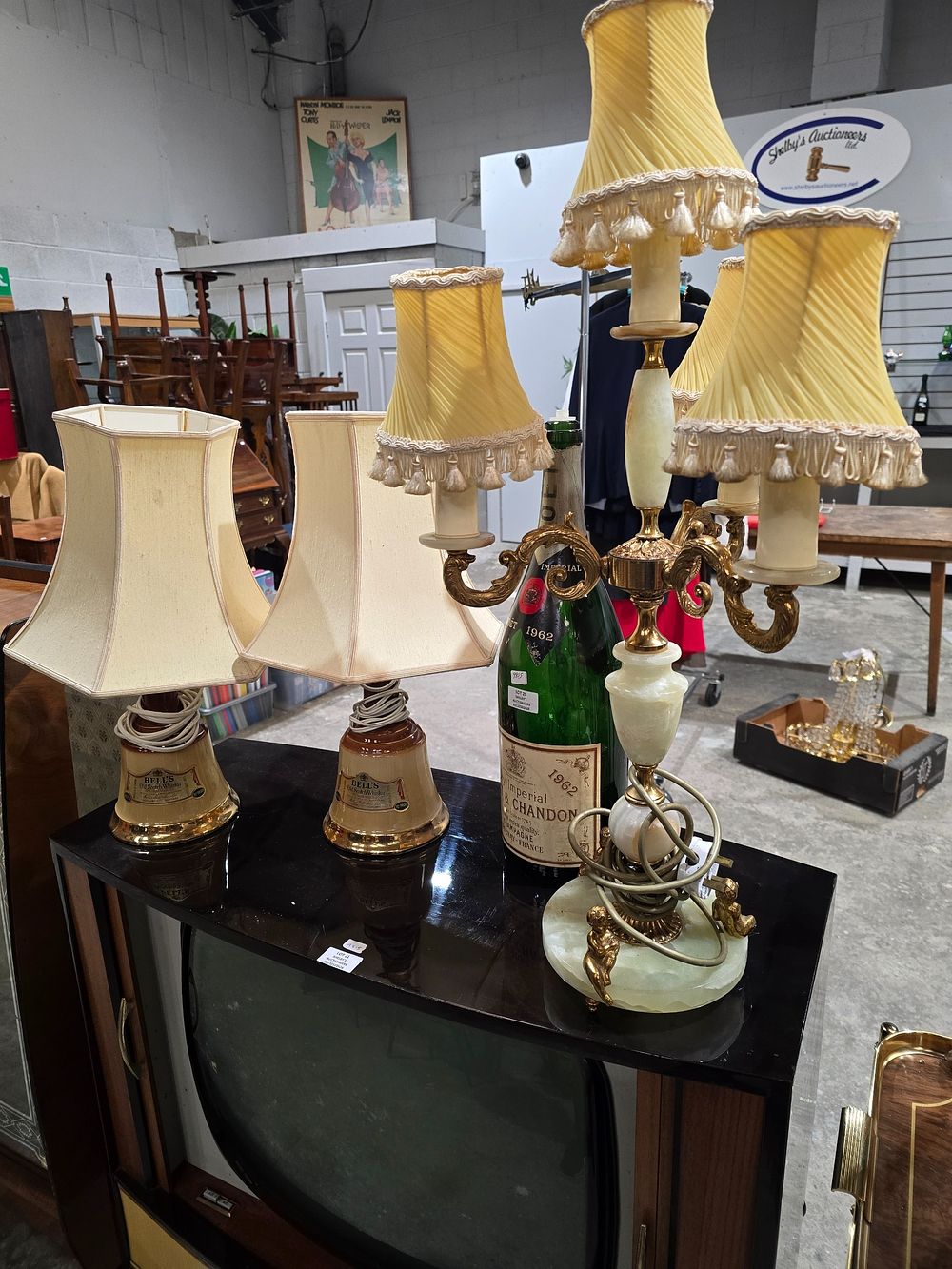 Lot 20: 1 X ALABASTER AND CHERUB LAMP WITH LARGE...