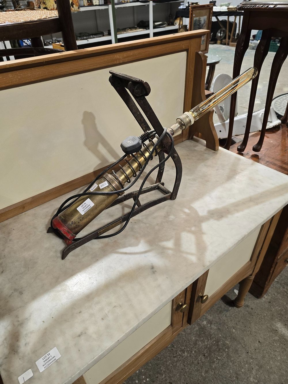 Lot 31: 1 X VINTAGE KISMET LORRY FOOT PUMP LAMP