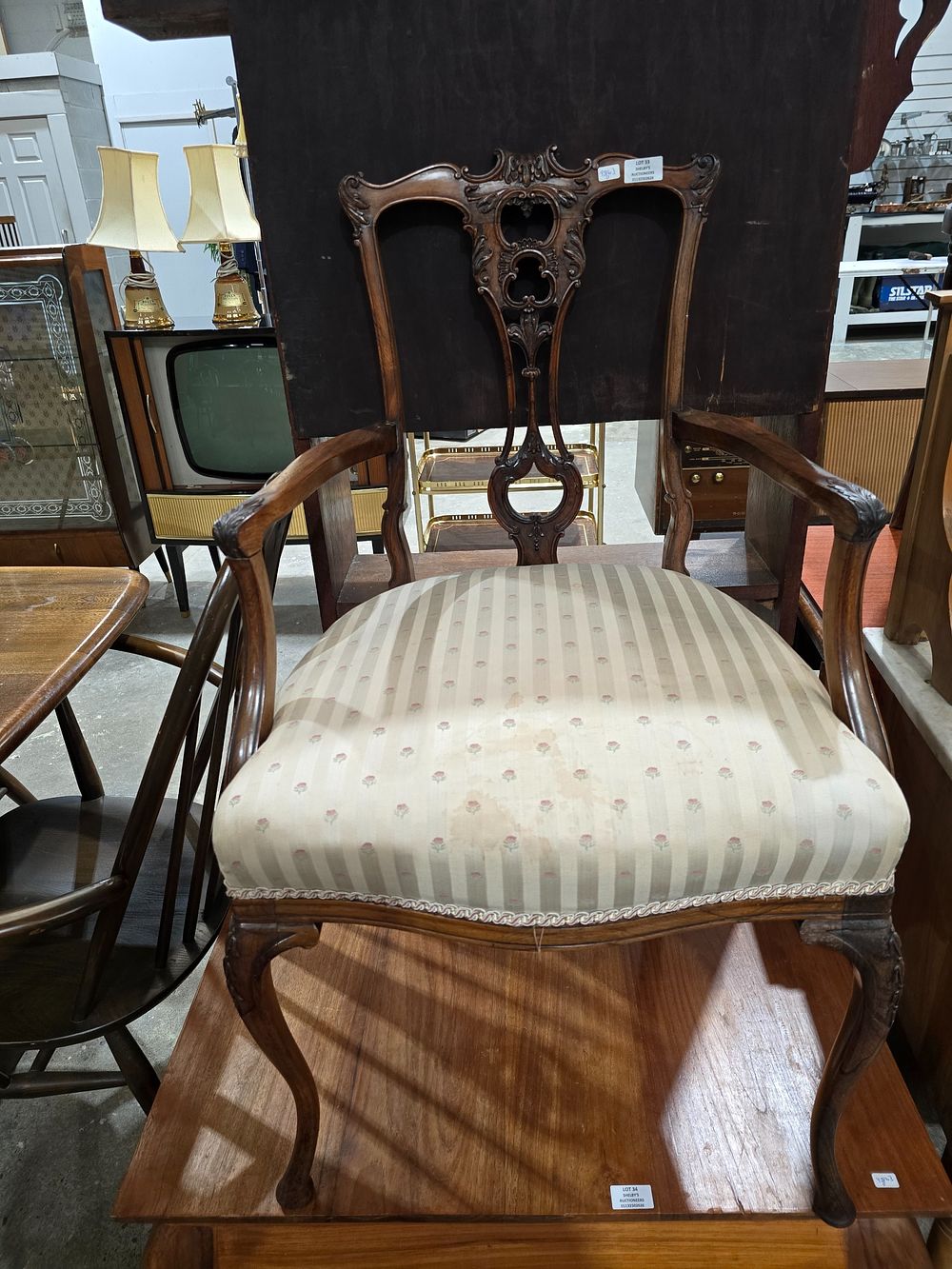 Lot 33: 1 X VICTORIAN LADIES DESK CHAIR