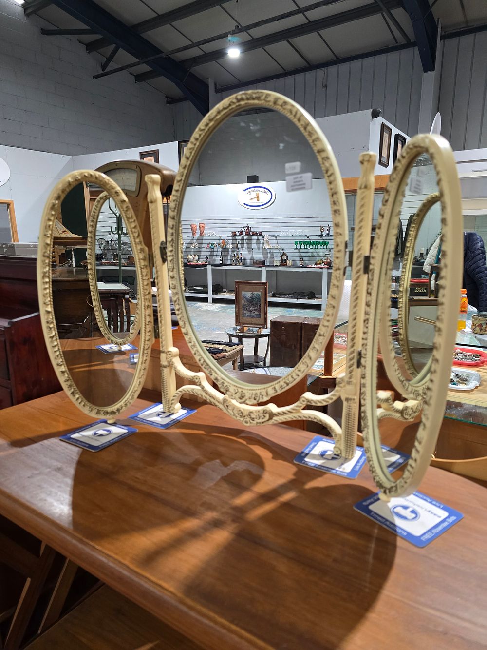 Lot 47: 1 X 1970S TRIPLE DRESSING TABLE MIRROR