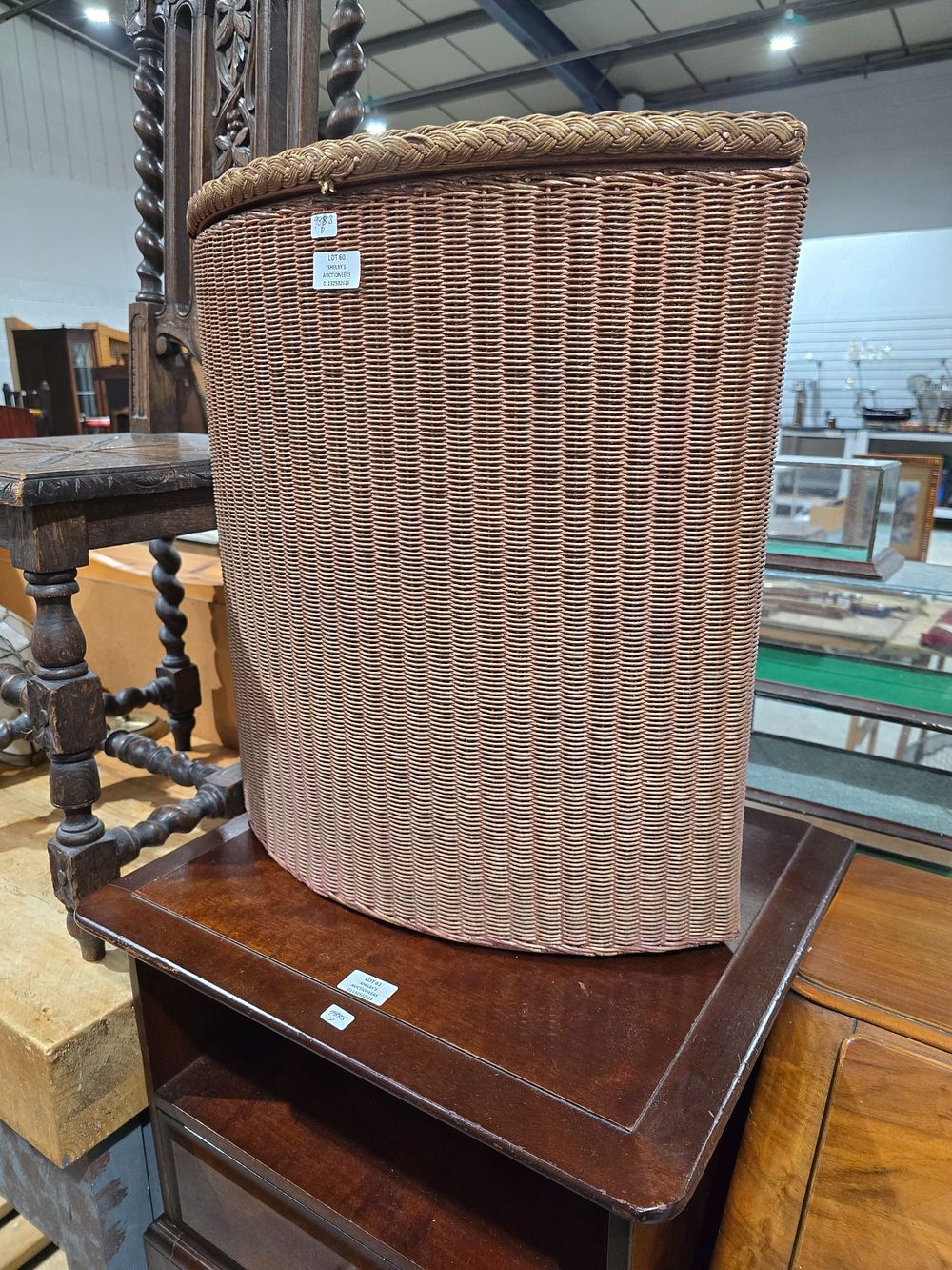 Lot 60: 1 X LLOYD LOOM LUSTY WICKER LINEN BASKET