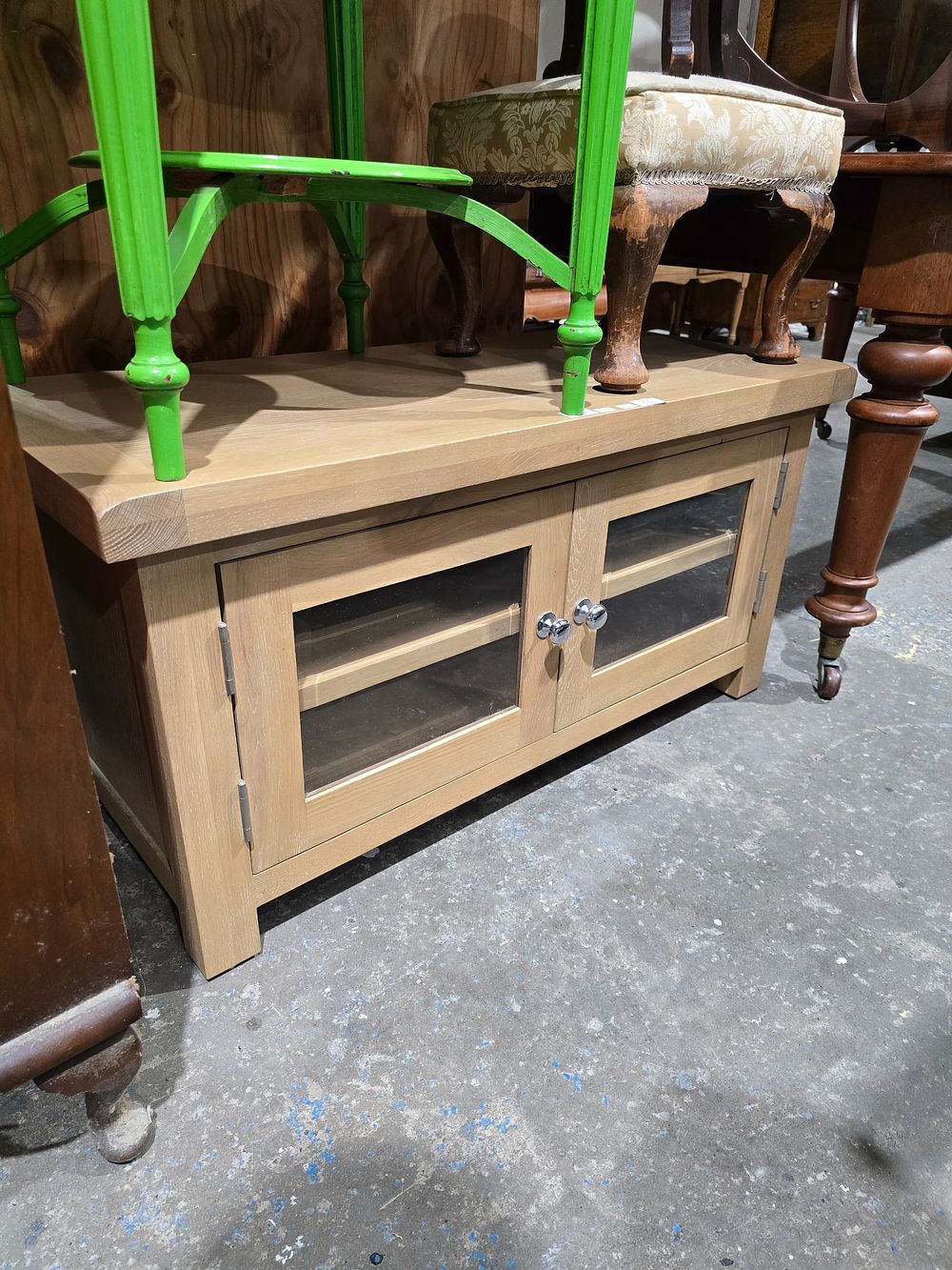 Lot 74: 1 X OAK LAND FURNITURE TELEVISION CABINET